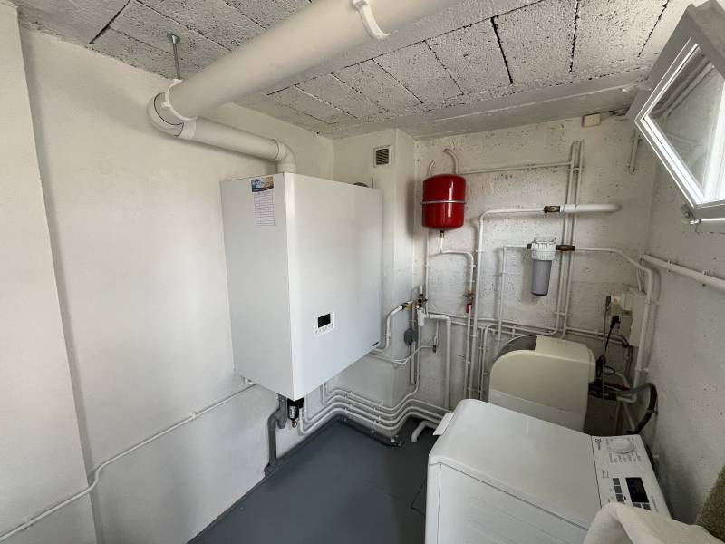 Une 3eme chaudière gaz à condensation Frisquet installée dans cette maison traditionnelle du Vieux-Neuville à coté de Dieppe