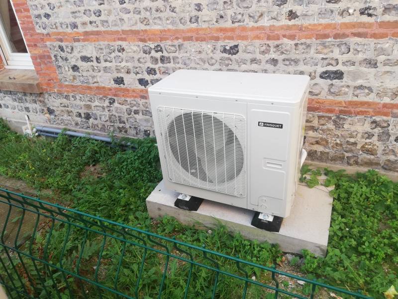 Installation d'une pompe à chaleur Frisquet à Varengeville sur mer, près de Dieppe